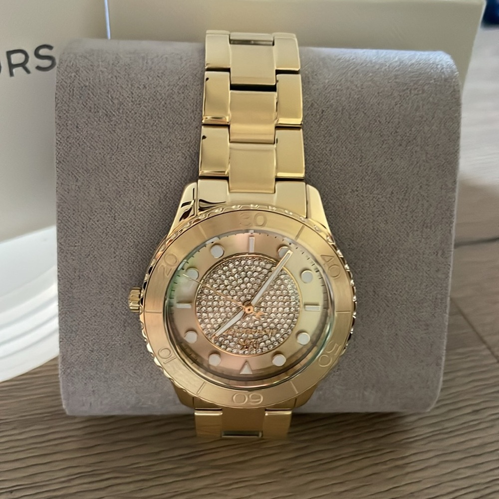 Watch - Picture 2 of 4